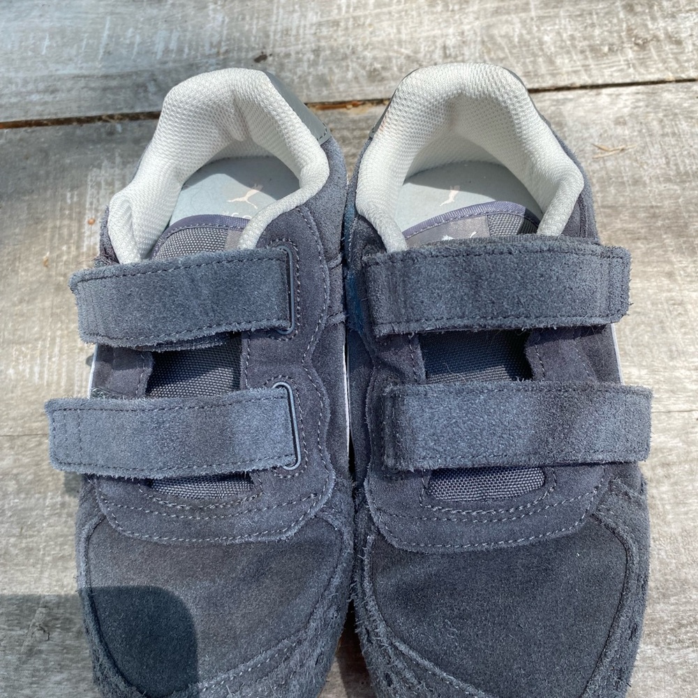 Puma Boys sneakers size 2.5 soft foam insole grey